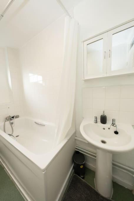 Appartement Idyllic Stylish With Fast Speed Broadband & Free Parking