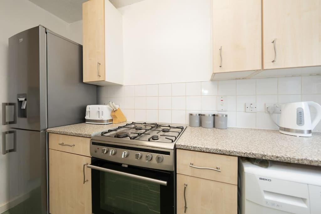 Idyllic Stylish With Fast Speed Broadband & Free Parking Appartement Londres