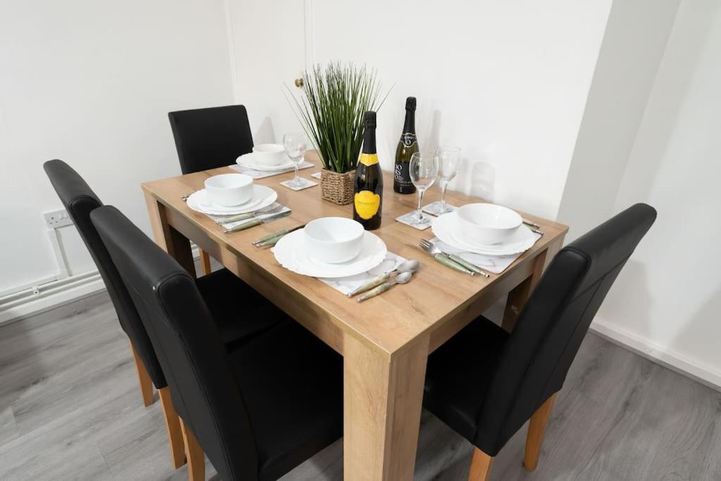 Apartamento Idyllic Stylish With Fast Speed Broadband & Free Parking